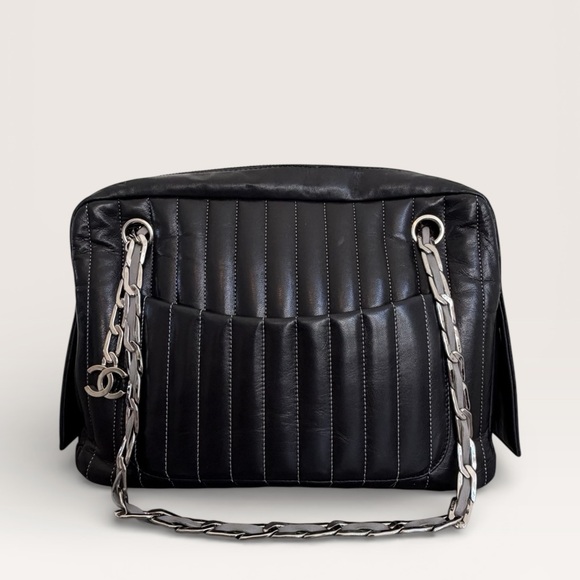 CHANEL Handbags - Vintage Chanel Mademoiselle Quilted Lambskin Camera Bag Black